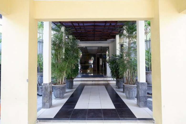 Hotel Reddoorz Plus @ Singosari Raya