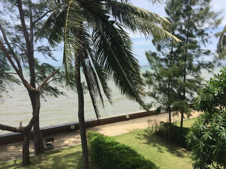 Baan Sandbox Pattaya Beachfront Villa