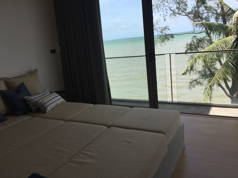 Baan Sandbox Pattaya Beachfront Villa