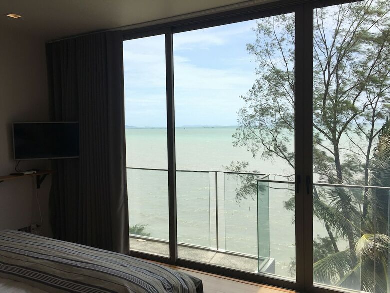 Baan Sandbox Pattaya Beachfront Villa