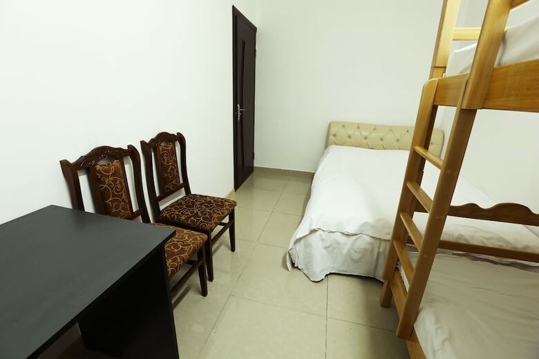 Hostal Byron Hostel