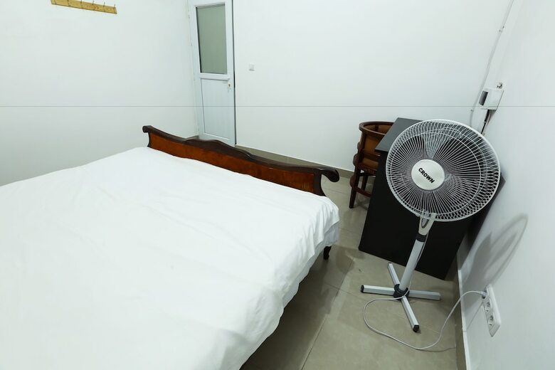 Hostal Byron Hostel