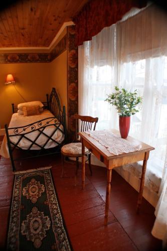 Posada Bishop White Manor