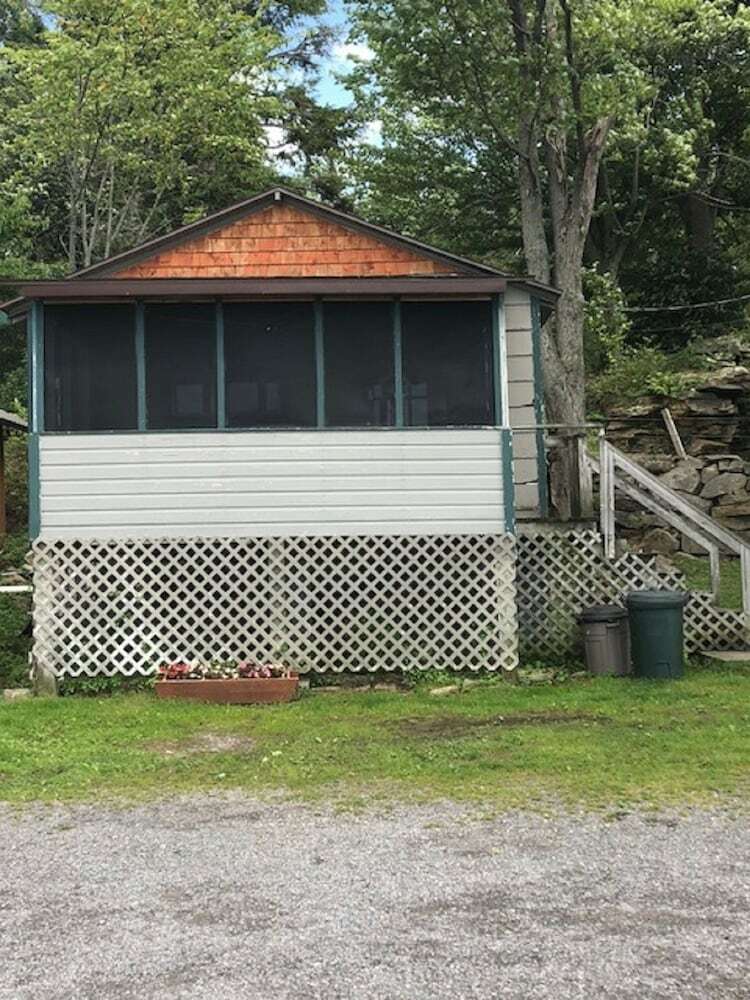 Riverbay Adventure Inn