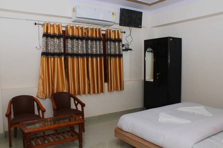 Hotel Yatrik Inn