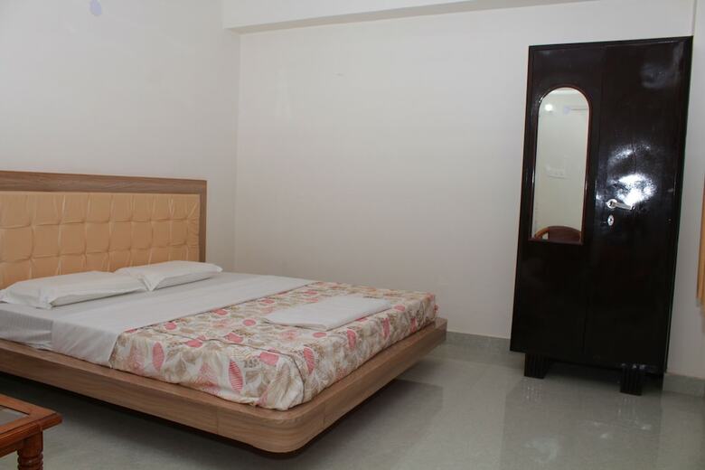 Hotel Yatrik Inn