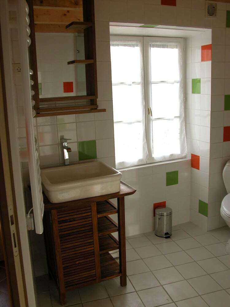 Hotel Chambre D'h�tes La Pertuzerie
