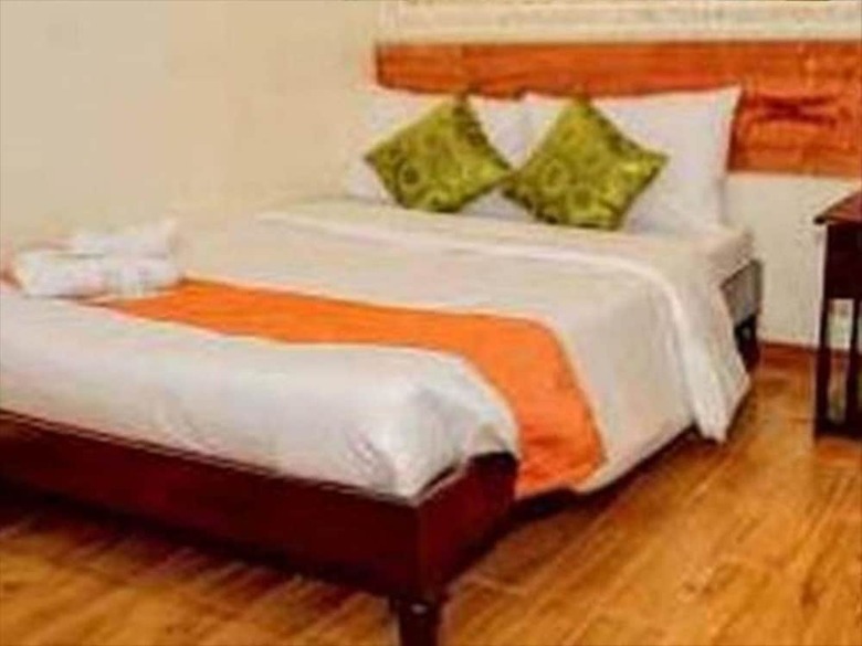 Farmhouse Hotel & Cafe