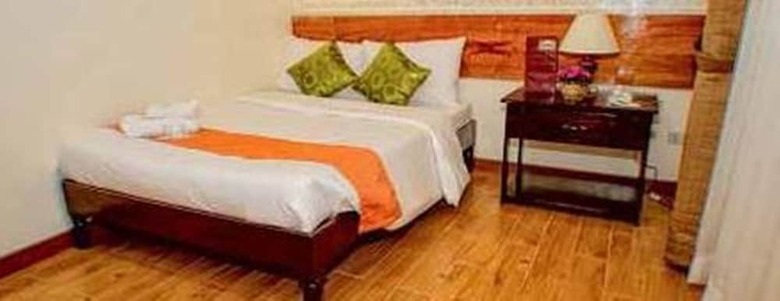 Farmhouse Hotel & Cafe
