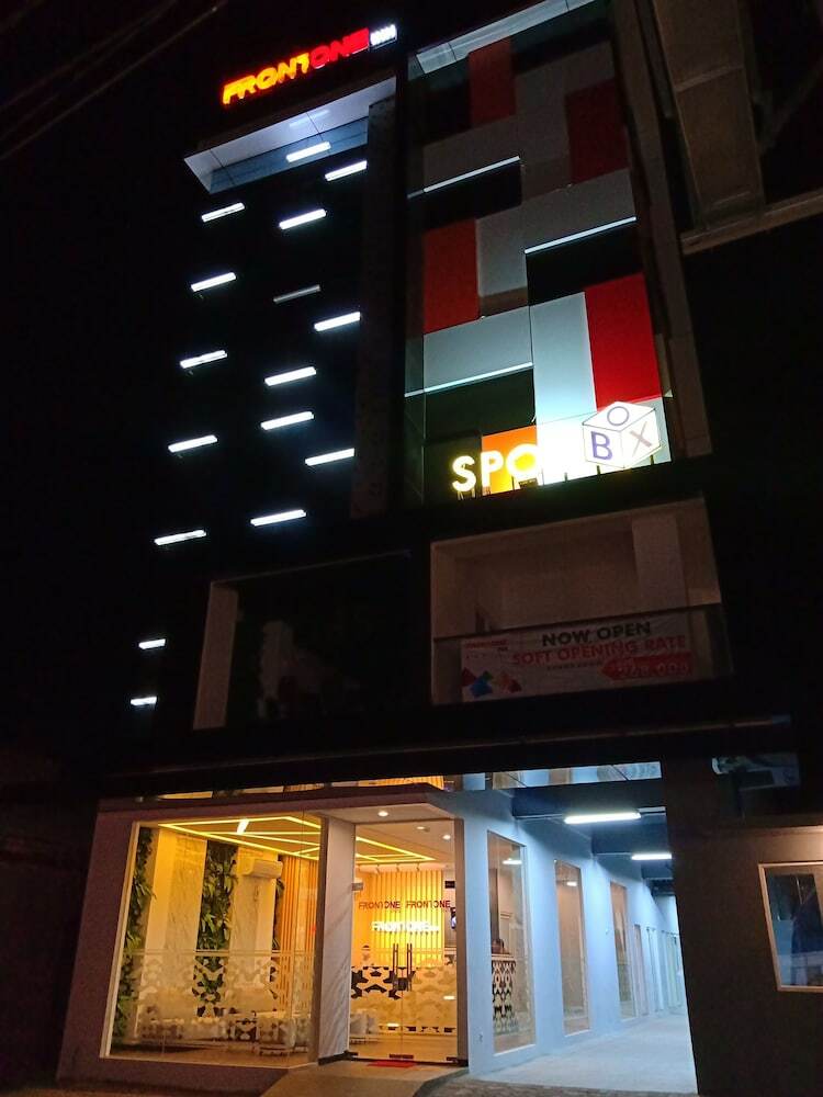 Hotel Front One Inn Kediri