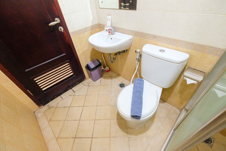 Spacious Riverside Pluit Apartment