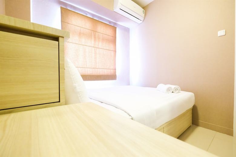 Easy Access To Mall Green Pramuka Apartment