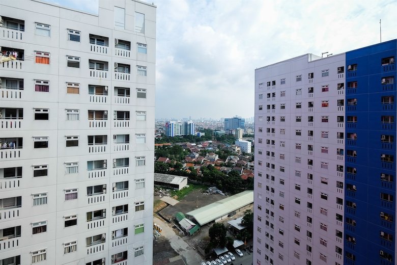 Easy Access To Mall Green Pramuka Apartment