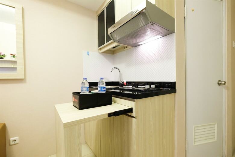 Easy Access To Mall Green Pramuka Apartment