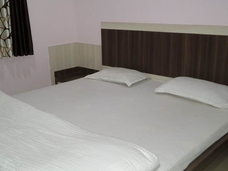 Hotel Amit Plaza