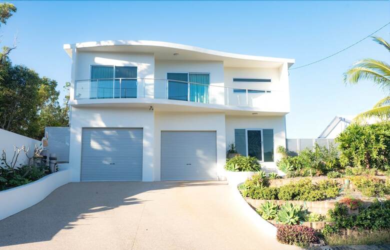 Panoramic Paradise On Shute
