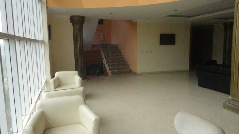 Stage 5 Hotel And Suites