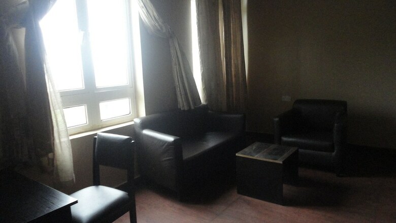 Stage 5 Hotel And Suites