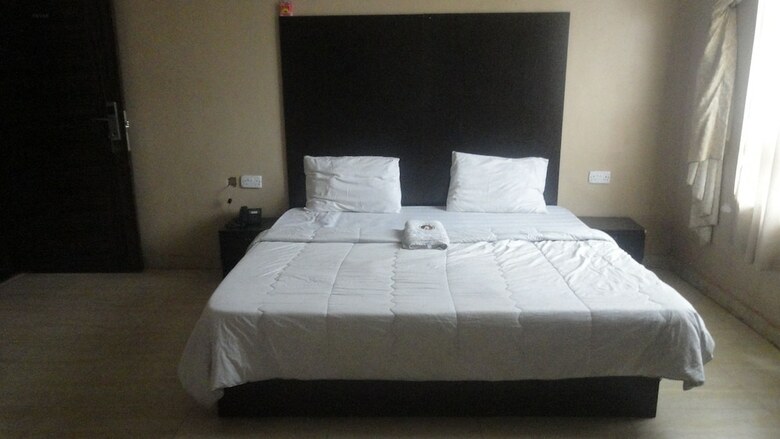 Stage 5 Hotel And Suites