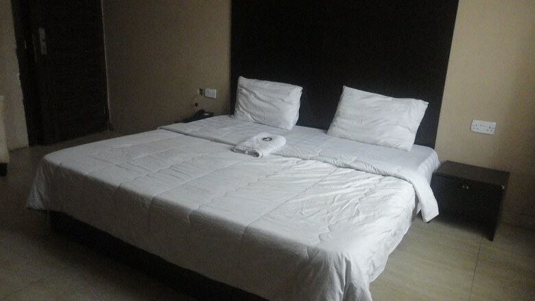 Stage 5 Hotel And Suites