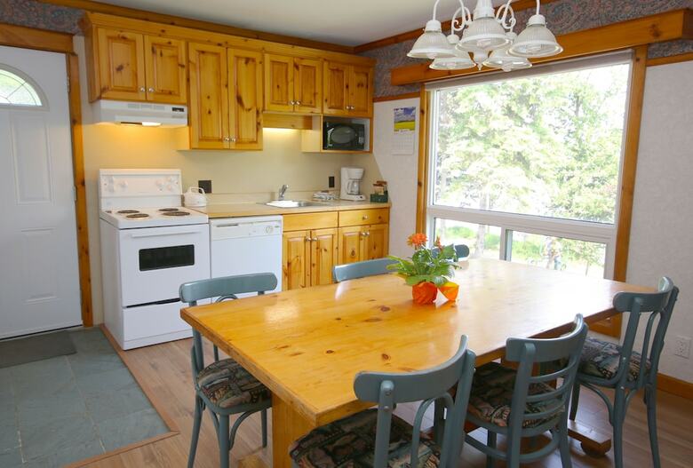 Elmhirst's Resort - On A Lake