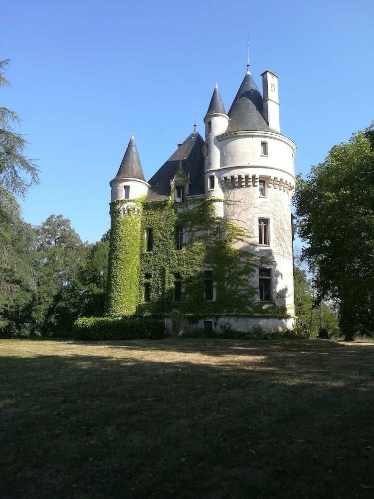 Chateau de La Chaise Saint-eloi