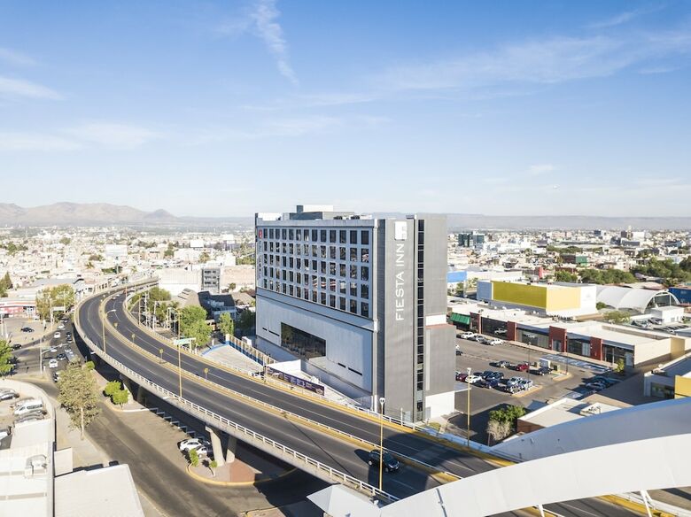 Hotel Fiesta Inn Aguascalientes Patio