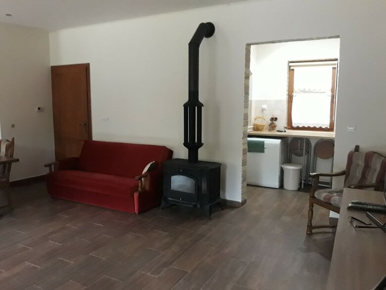 Hotel V�r�s-cser Vend�gh�z