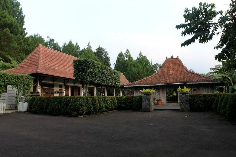 Oyo 156 Wirasamala Villa
