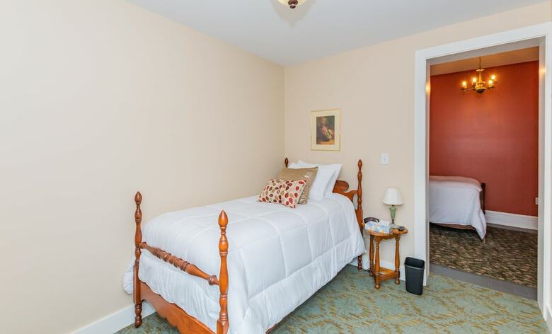 Historic Hotel Broadalbin