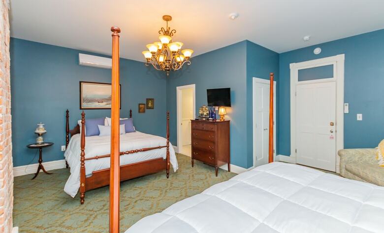 Historic Hotel Broadalbin