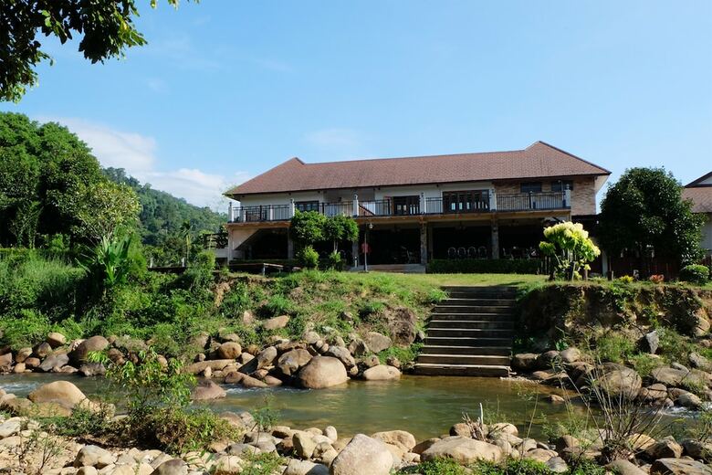 Hotel Akantuka Homestay