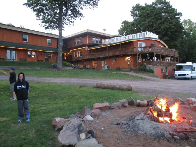 Posada Aj's Walleye Lodge