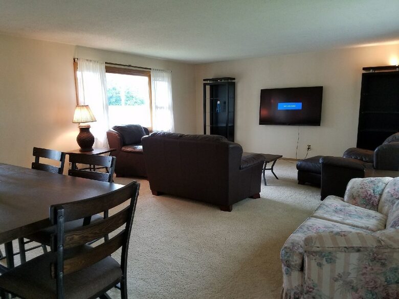 3-bedroom Lakefront House