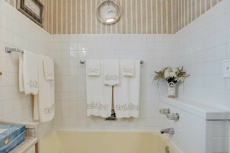 3-bedroom Lakefront House