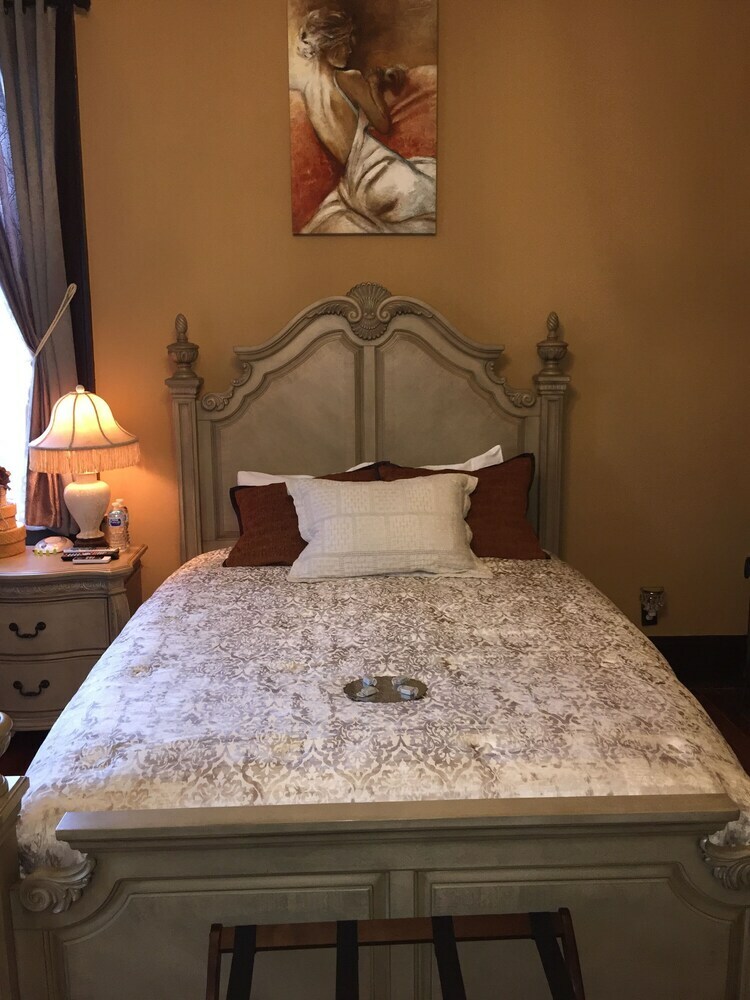 Whole Hearts Bed And Breakfast - Adults Only
