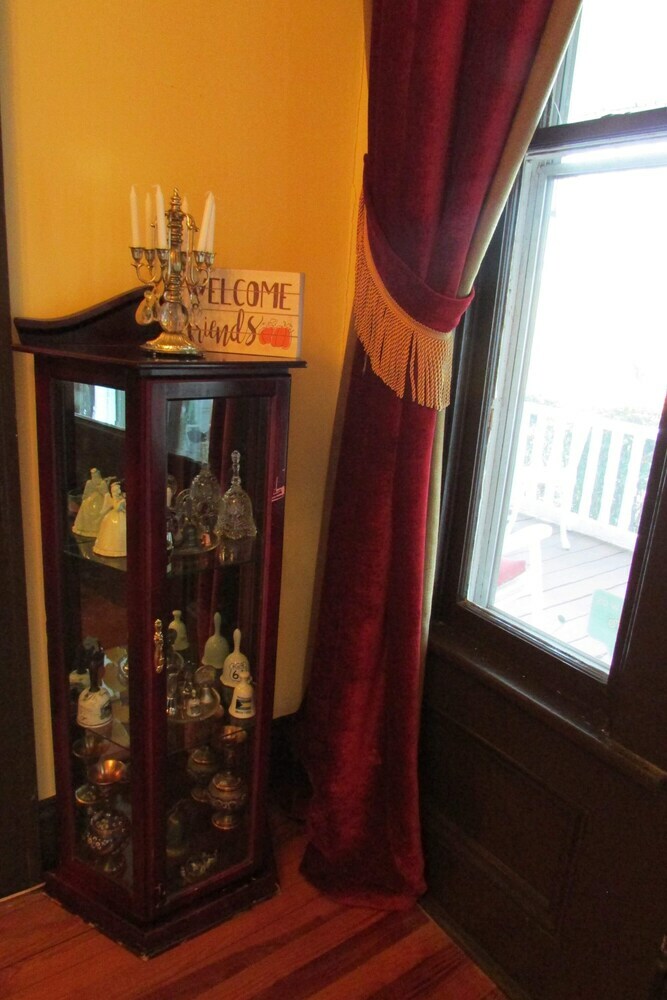 Whole Hearts Bed And Breakfast - Adults Only