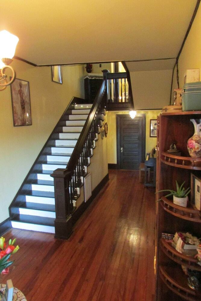 Whole Hearts Bed And Breakfast - Adults Only