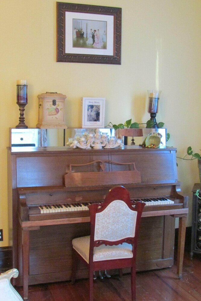 Whole Hearts Bed And Breakfast - Adults Only