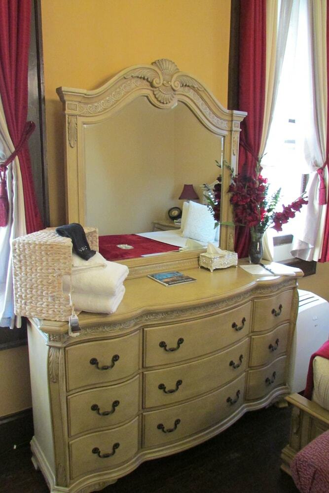 Whole Hearts Bed And Breakfast - Adults Only