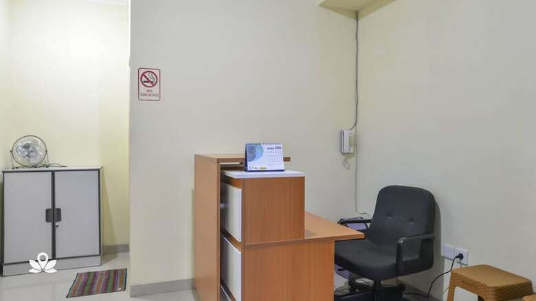 Hotel Zen Rooms Near Itc Roxy Mas