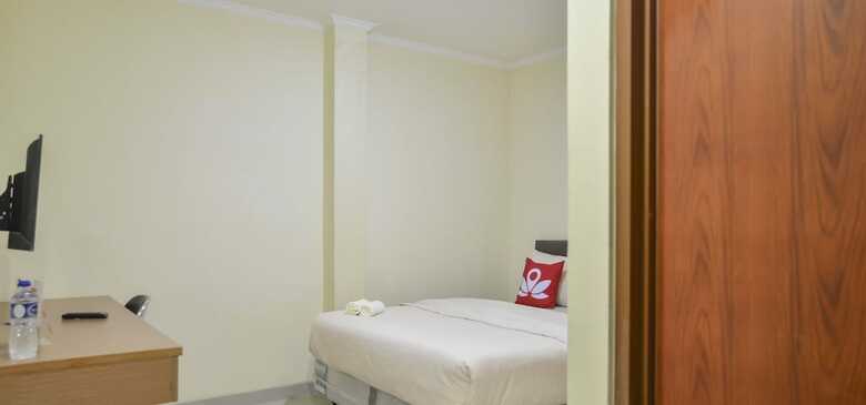 Hotel Zen Rooms Near Itc Roxy Mas