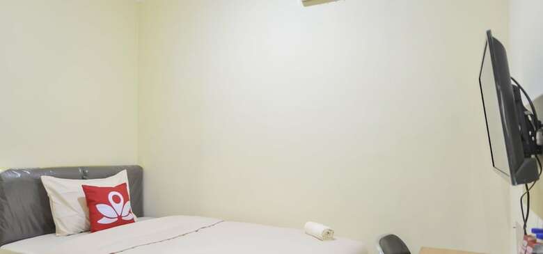 Hotel Zen Rooms Near Itc Roxy Mas