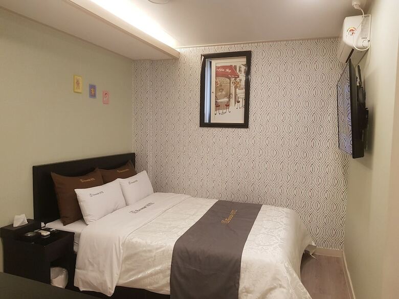 Ekonomy Hotel