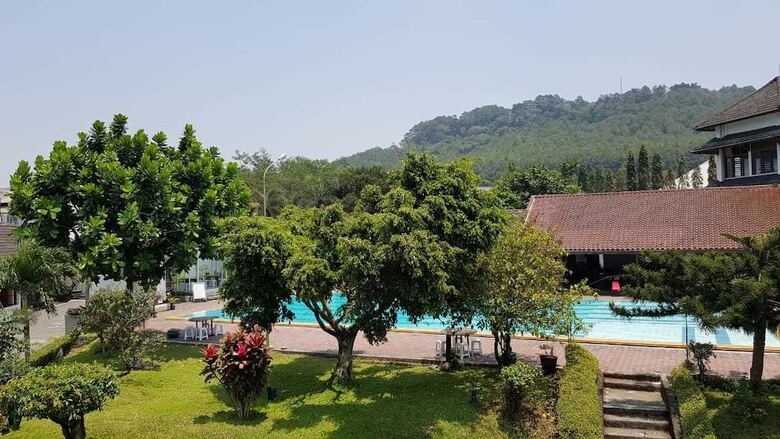 Hotel Front One Resort Magelang
