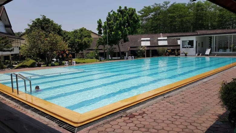 Hotel Front One Resort Magelang