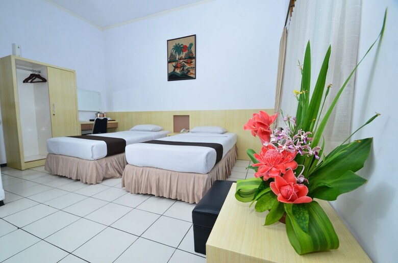 Hotel Front One Resort Magelang