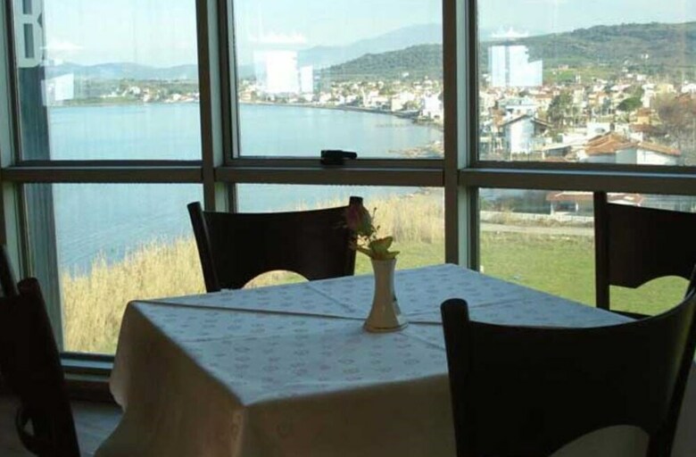 Club Rose Bay Hotel