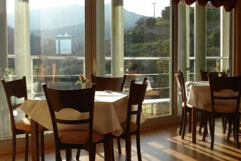 Club Rose Bay Hotel