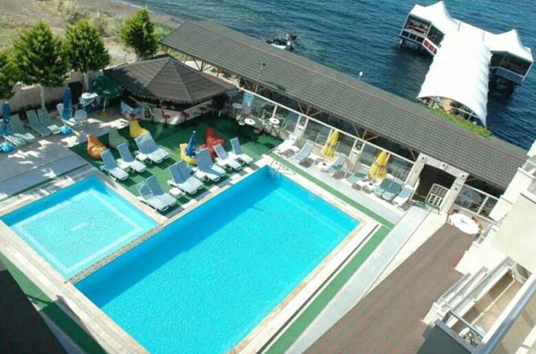 Club Rose Bay Hotel